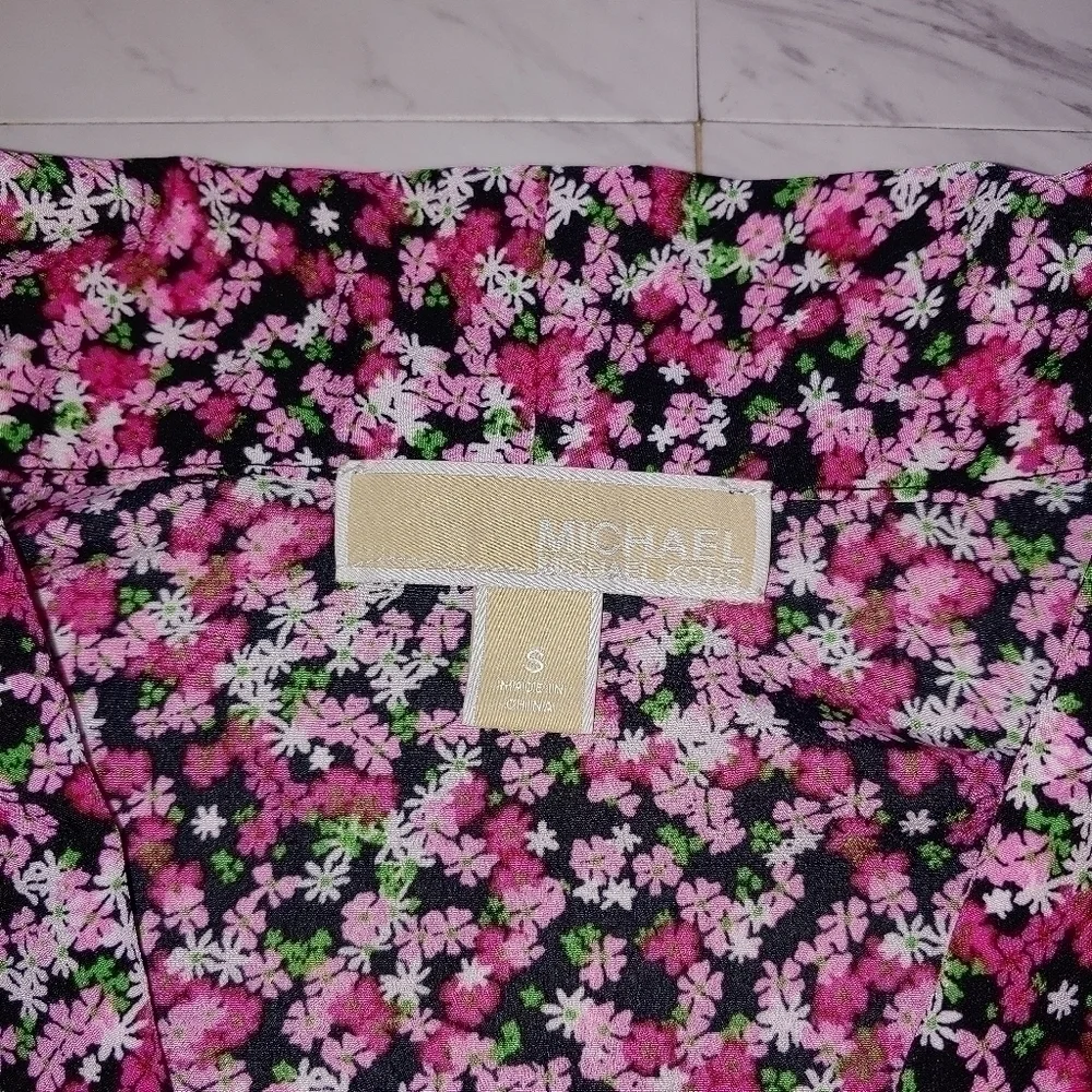 Michael Kors Pink floral top - Picture 5 of 7